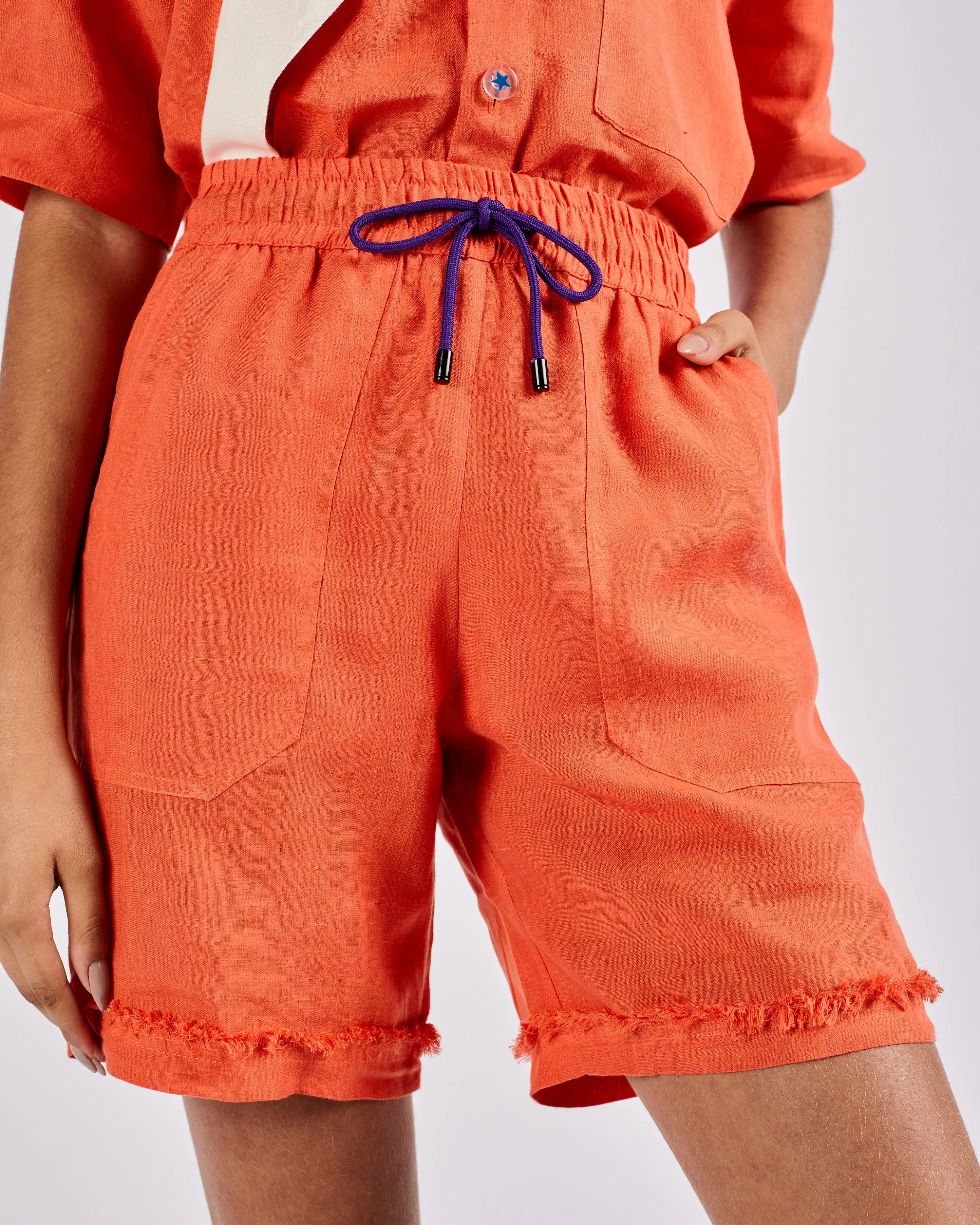 LINEN BERMUDA SHORTS IN CORAL